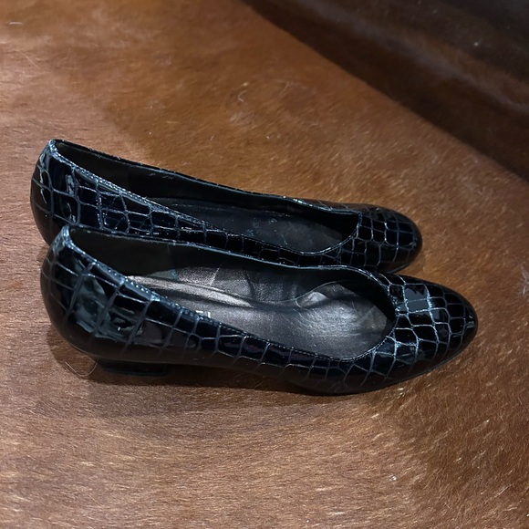 Amalfi By Rangoni Black Patent Leather Textured Wedges Women’s Size 9 - Picture 5 of 5